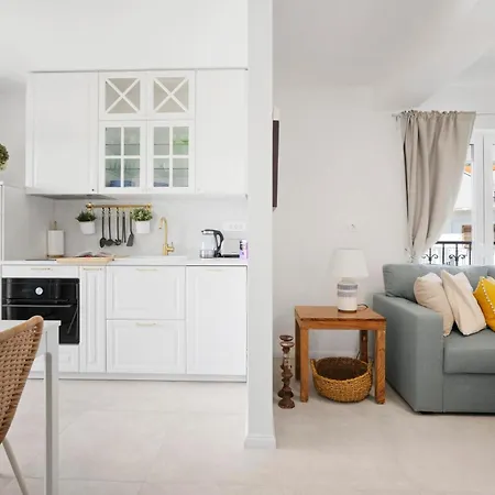 Stunning Seaview Retreat With Terrace Apartment *