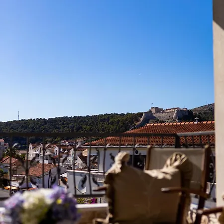 Stunning Seaview Retreat With Terrace Appartamento