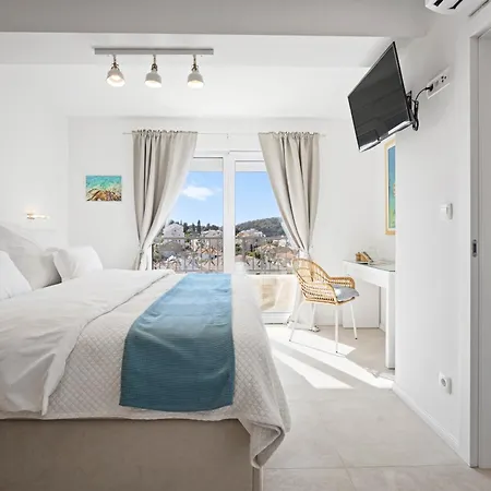 Stunning Seaview Retreat With Terrace Apartmán
